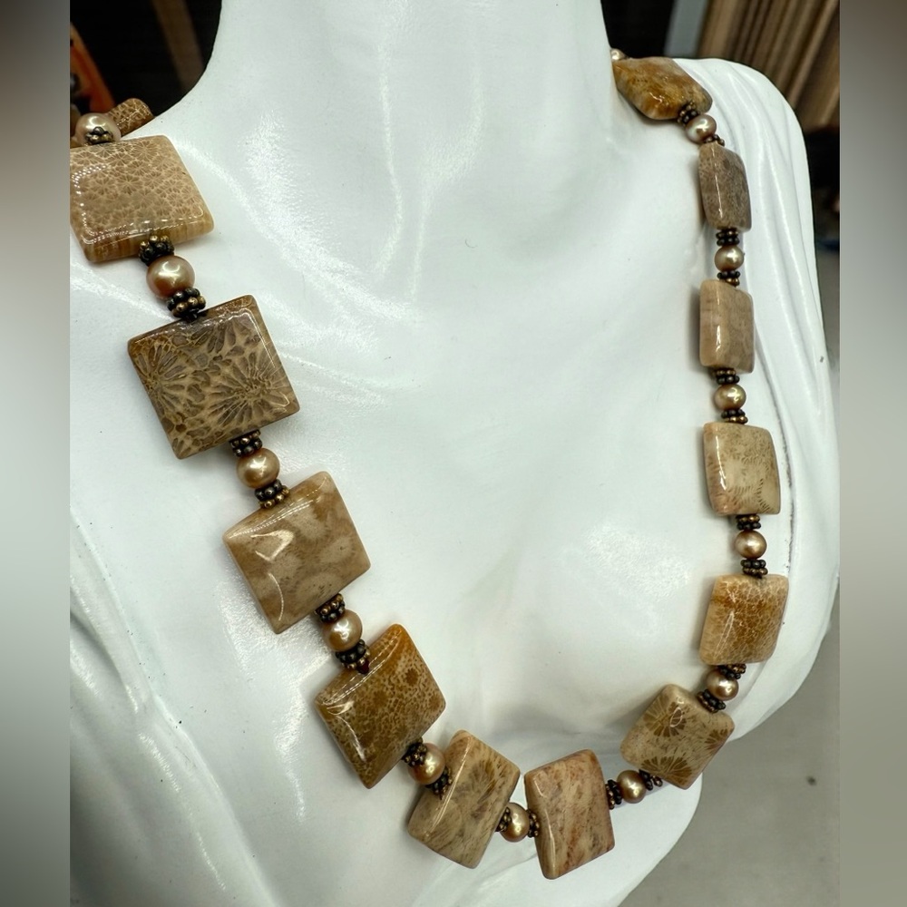 Katherine J. Kornblau FossilizedCoral & Genuine Pearl Necklace EUC 18” w/ 2” ext